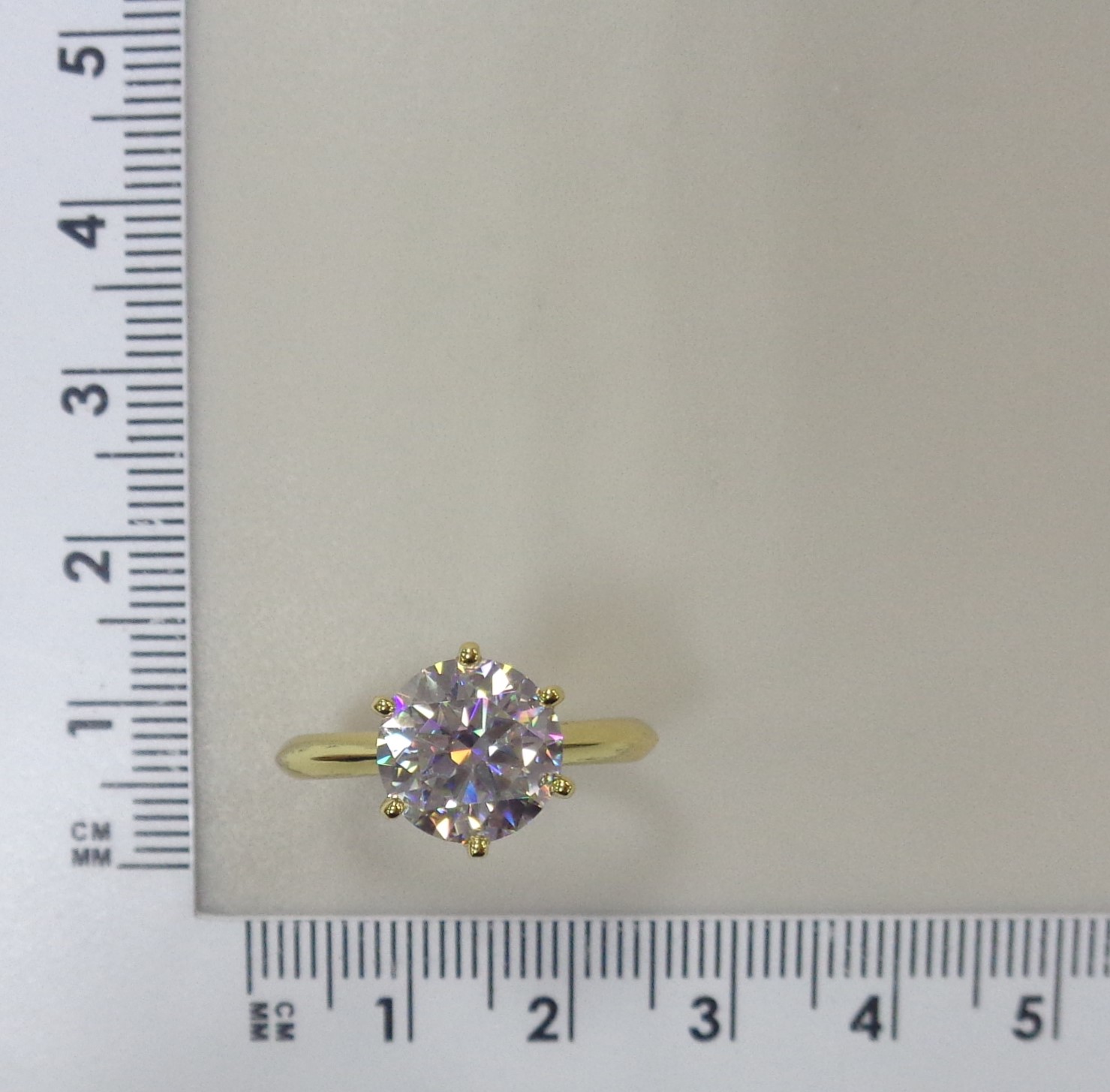 Серебряное кольцо с муассанитом